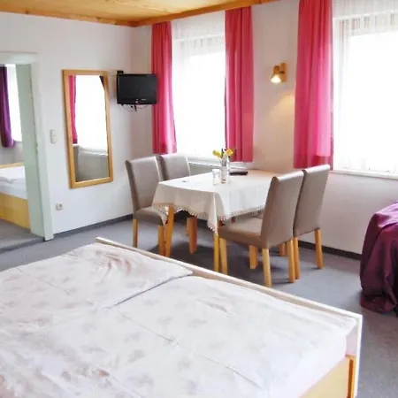بيت ضيافة Gaestehaus Fidelis Grafenwiesen